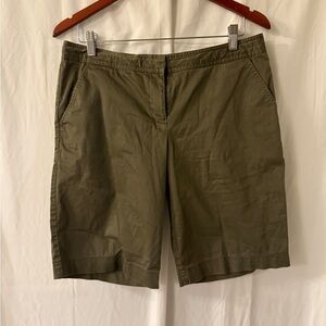 Tommy Bahama green Bermuda shorts size 8